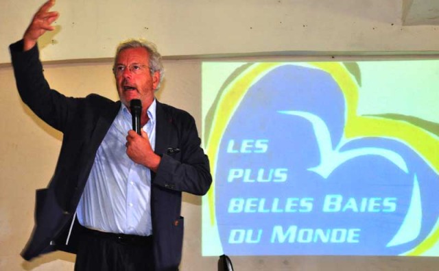 Jérôme Bignon, président d'honneur du Club des plus belles baies du monde lors de son intervention pendant la conférence