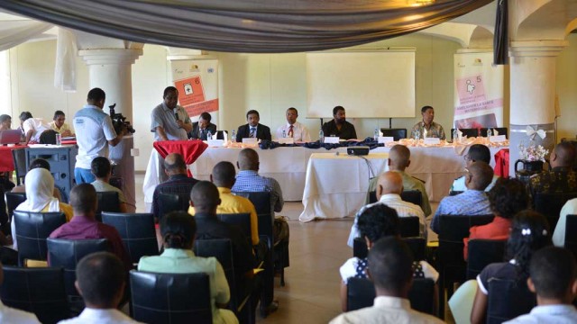 La réunion de présentation des résultats de l’enquête sur les Objectifs du Millénaire pour le Développement organisée par l’INSTAT s’est tenue le 30 mai en présence du Ministre de l’Économie à l’Hôtel de la Poste à Antsiranana