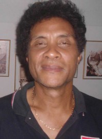 Auteur, compositeur, interprète et arrangeur, Raharisoa Njakatiana est un géant de la variété malagasy