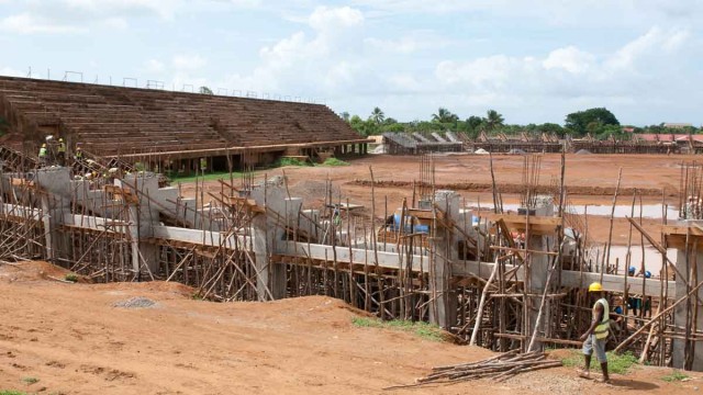 Le quartier Ambohimitsinjo est dominé par l’imposant chantier de rénovation du stade Mitabe.