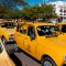 Les chauffeurs de taxis en grève protestent contre l'invasion des taxis moto