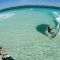 La Côte des Baies : un haut lieu mondial pour la pratique du windsurf et du kitesurf