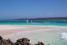 La Côte des Baies : un haut lieu mondial pour la pratique du windsurf et du kitesurf 