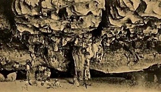 Une grotte dans l'Ankarana
