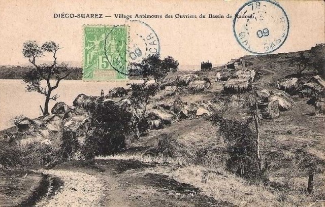 Village Antaimoro près du bassin du radoub en 1909