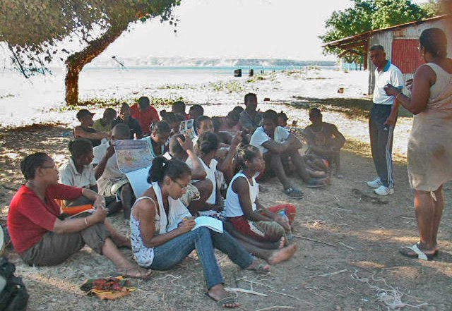Rencontre entre l'équipe de la CNaPS Antsiranana et des pêcheurs de Ramena