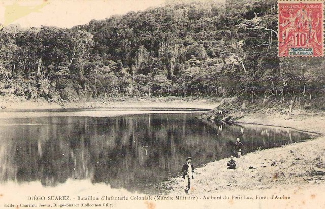 Bataillon d’Infanterie Coloniale au bord du Petit Lac, dans la Montagne d’Ambre