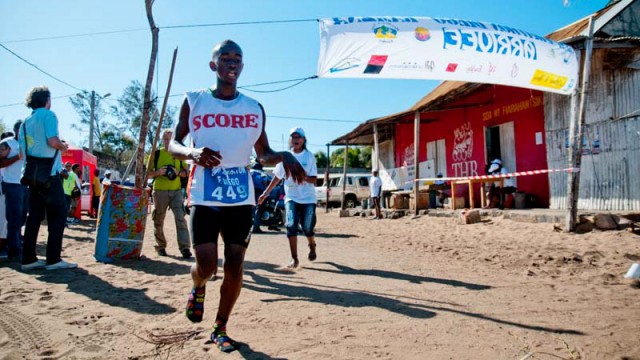 L'arrivée à Ramena du vainqueur du semi-marathon 2012