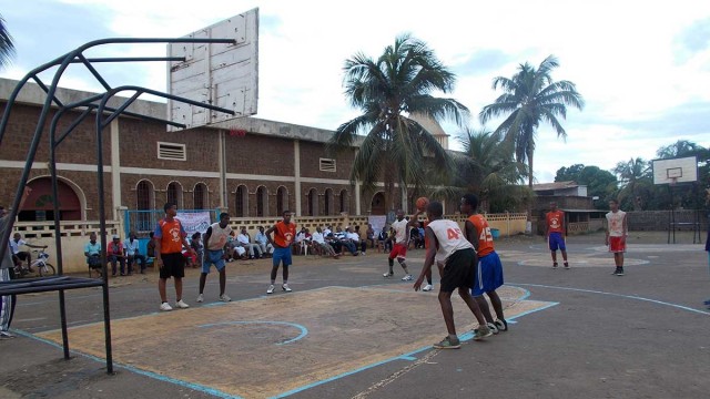 138 jeunes filles et garçons de 10 à 15 ans des cinq districts de la DIANA  étaient réunis  du 17 au 20 décembre dans l’établissement Bon Pasteur pour ce basketball camp