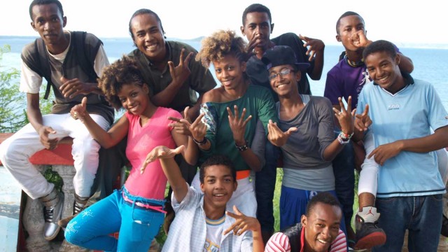 Ces neuf jeunes diégolais en charge du portage du projet ont de 16 à 24 ans, et représentent quatre associations de danse partenaires et bénéficiaires de l’échange. Il s’agit de « DS Prod », « Di.S. Revolution », « FIre Clash » et «JDLC».