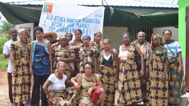 Ce sont les membres de l’association de femmes « Vehivavy Tsy Manavaka Tsaramandroso » chargée  du projet qui sont venues nombreuses