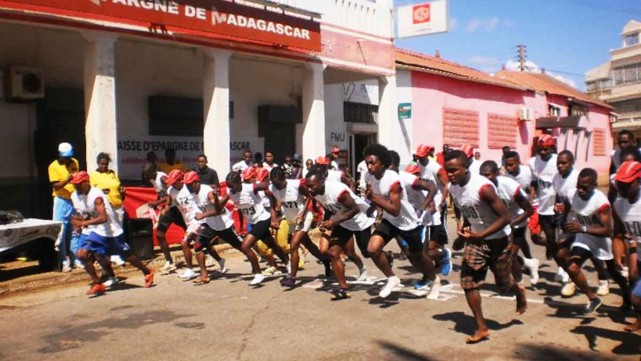 Dans le cadre de la célébration de la Journée Mondiale de l’Épargne, la Caisse d’Epargne de Madagascar a organisé une course pédestre dans les rues de la ville d'Antsiranana