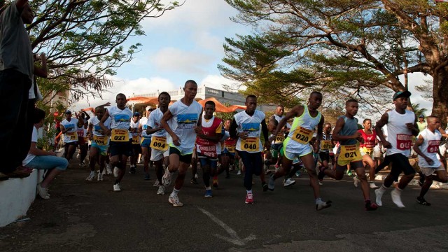 Dimanche 28 septembre à 6h30 plus d’une centaine de coureurs s’élanceront pour les 42,195 km de la sixième édition du désormais célèbre Marathon de Diego Suarez.