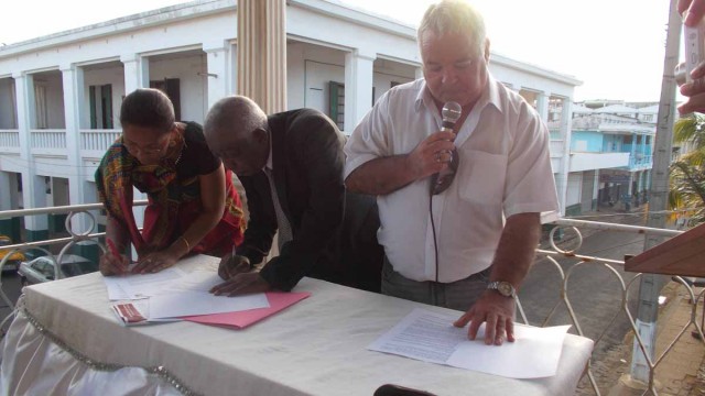 La chambre de métiers et de l’artisanat de Mayotte et celle de la DIANA ont signé samedi 31 janvier 2015 une convention de partenariat pour deux ans