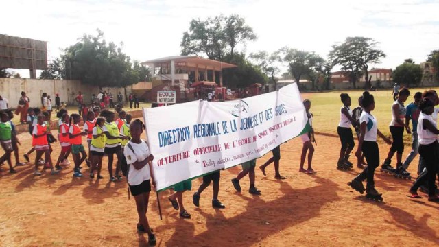Le défilé lors de l'ouverture officielle de l'école de sport à Antsiranana