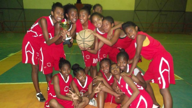 L’équipe de la Jeunesse Sporting Moulin Rouge (JSMR) est sortie vainqueur face à l'équipe del’Education pour le Sport et la Promotion du Basketball (ESPB) lors de la finale au gymnase couvert d'Antsiranana