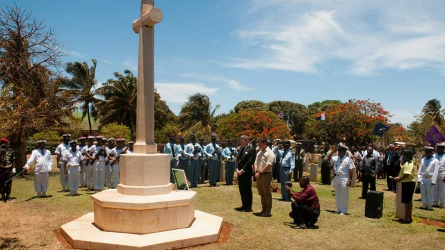Son Excellence Thimothy Smart, Ambassadeur de Grande Bretagne à Madagascar, avait fait spécialement le déplacement à Diego Suarez pour présider à la cérémonie de commémoration de la signature de l’armistice du 11 novembre 1918