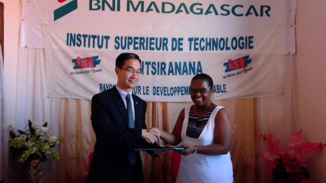 L'IST-D est le seul établissement public à Madagascar à former des techniciens supérieurs et des techniciens supérieurs spécialisés dans le secteur de la banque et des assurances