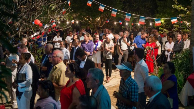 Plusieurs centaines de personnes ont assisté à la soirée du 14 juillet à la Résidence du Consulat de France de Diego Suarez pour célébrer la fête nationale française.