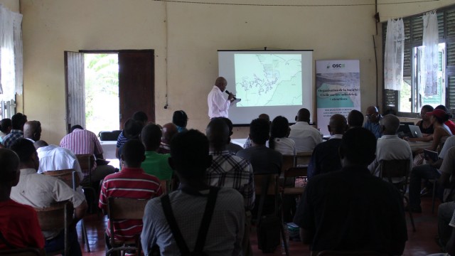 La réunion organisée par l'OSCIE et la CNPE sur l'exploitation de diamantoïde vert au fokontany d'Ankingabe s'est tenue à Antsakoamanondro